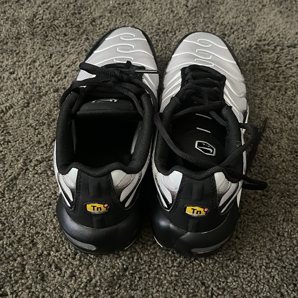 Nike - Picture 3 of 7